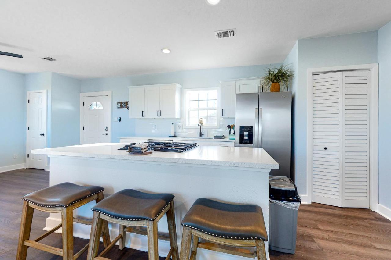Villa Oasis By The Bay-Upstairs Unit à Galveston Extérieur photo