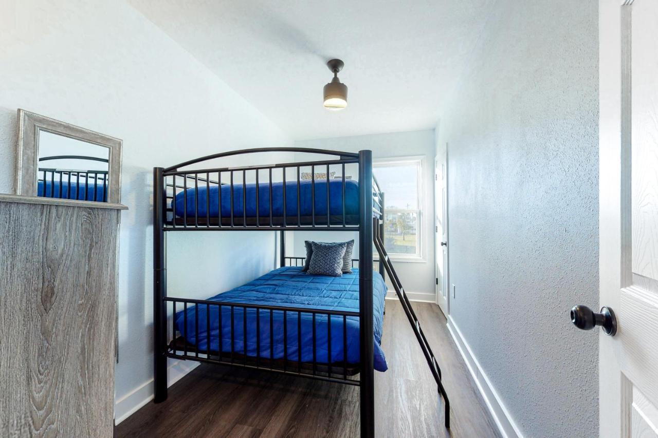 Villa Oasis By The Bay-Upstairs Unit à Galveston Extérieur photo